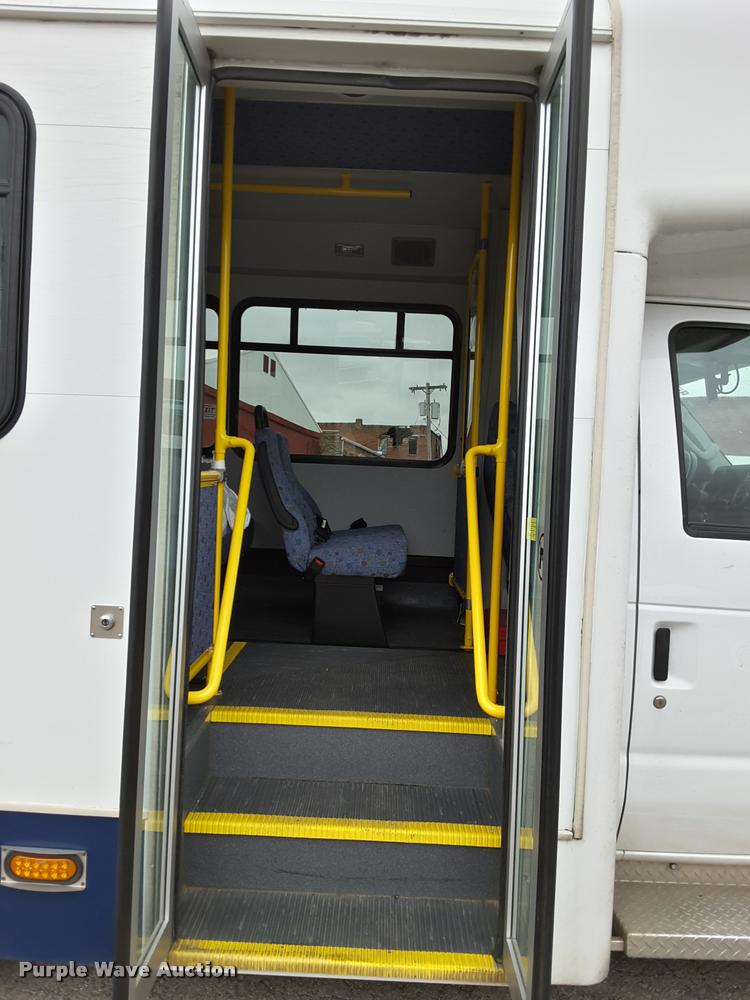 image for item DA6016 2012 Ford E350 Super Duty shuttle bus