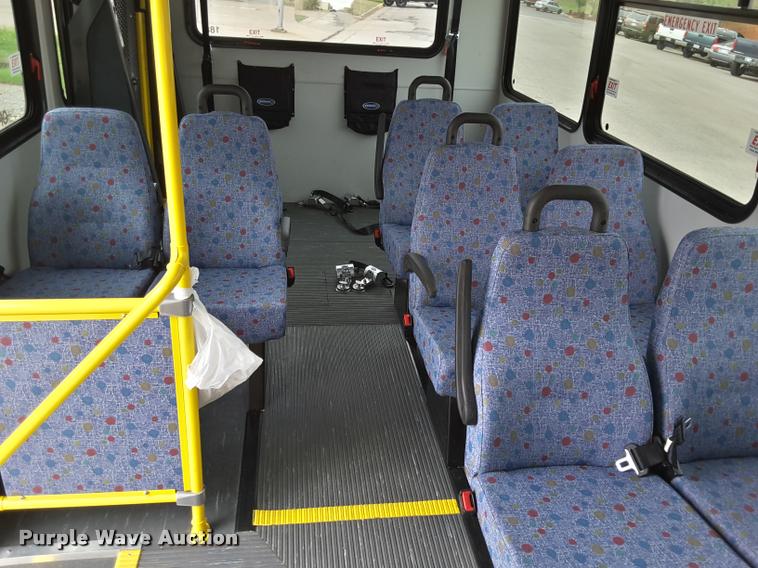 image for item DA6016 2012 Ford E350 Super Duty shuttle bus