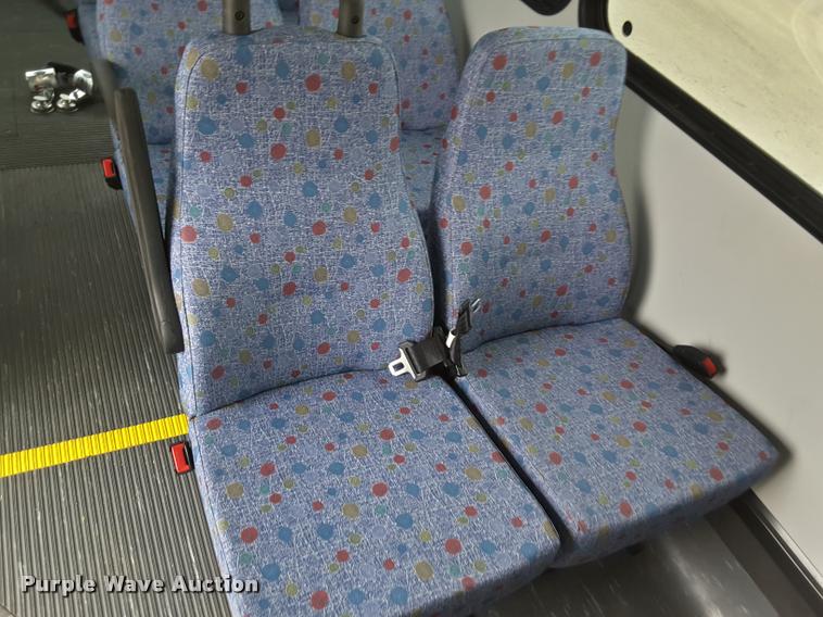 image for item DA6016 2012 Ford E350 Super Duty shuttle bus