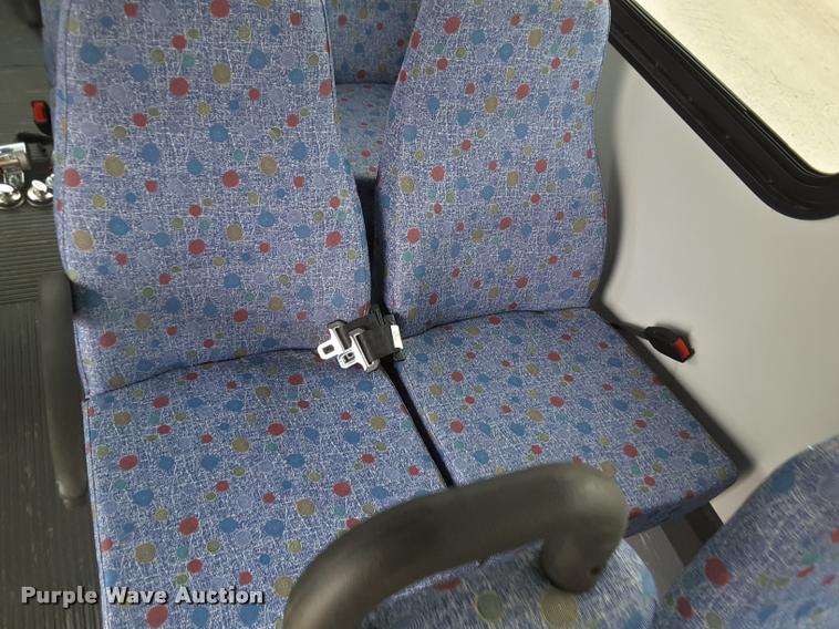 image for item DA6016 2012 Ford E350 Super Duty shuttle bus