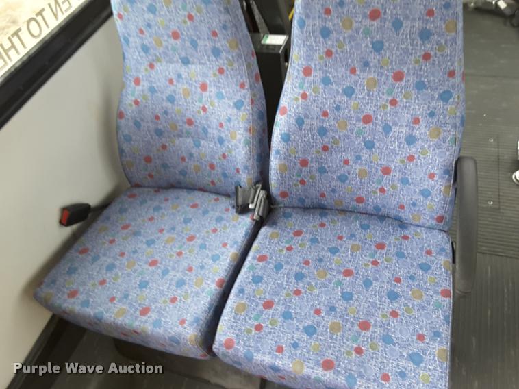 image for item DA6016 2012 Ford E350 Super Duty shuttle bus