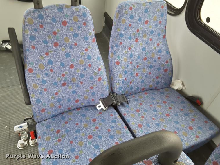 image for item DA6016 2012 Ford E350 Super Duty shuttle bus