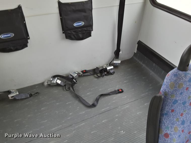 image for item DA6016 2012 Ford E350 Super Duty shuttle bus