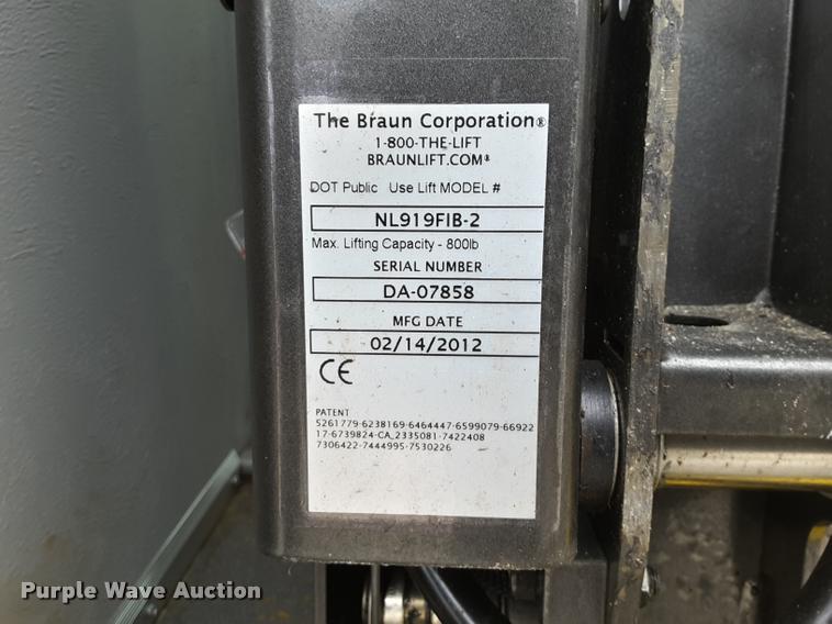 image for item DA6016 2012 Ford E350 Super Duty shuttle bus