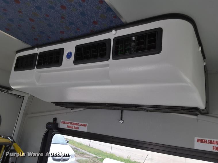 image for item DA6016 2012 Ford E350 Super Duty shuttle bus