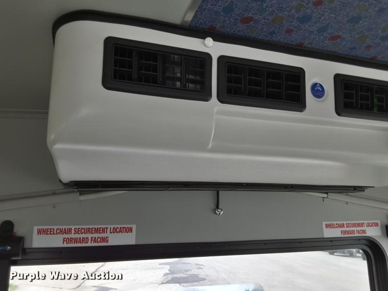 image for item DA6016 2012 Ford E350 Super Duty shuttle bus