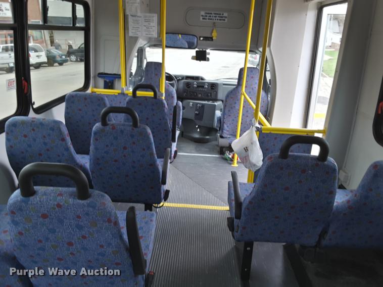 image for item DA6016 2012 Ford E350 Super Duty shuttle bus