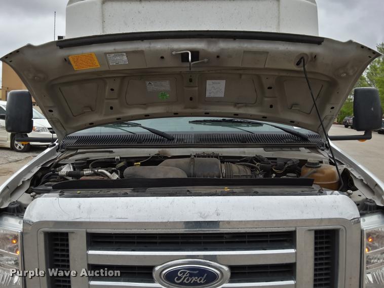 image for item DA6016 2012 Ford E350 Super Duty shuttle bus