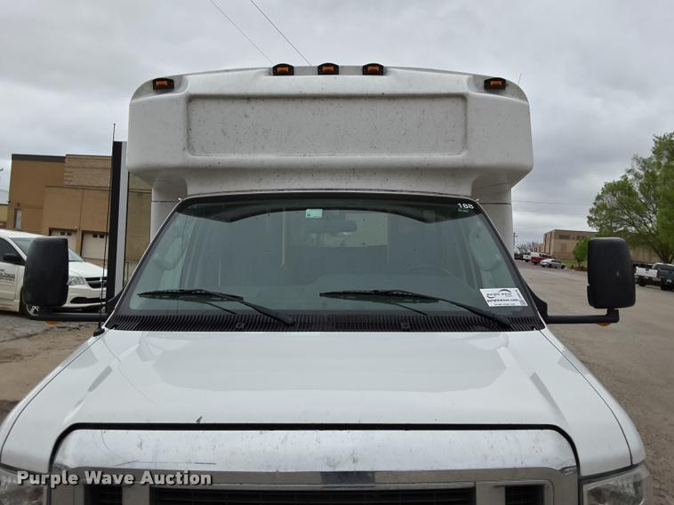 image for item DA6016 2012 Ford E350 Super Duty shuttle bus