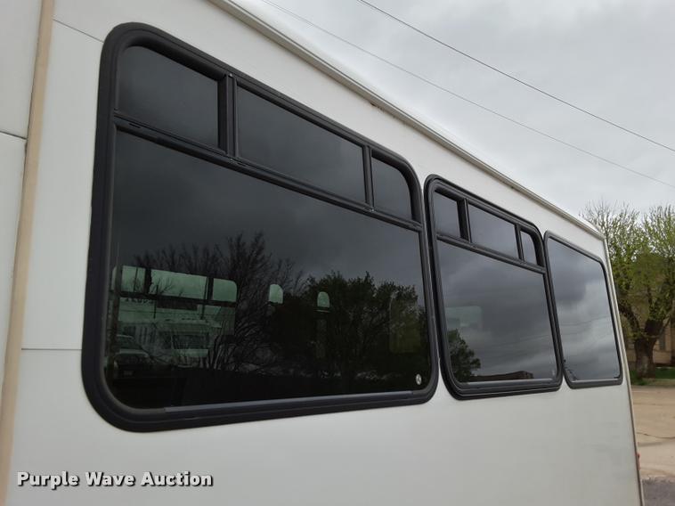 image for item DA6016 2012 Ford E350 Super Duty shuttle bus