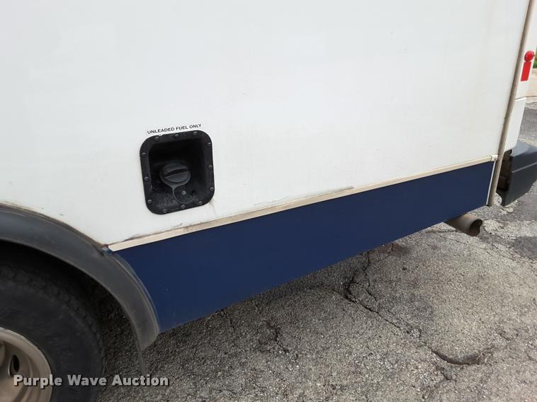 image for item DA6016 2012 Ford E350 Super Duty shuttle bus