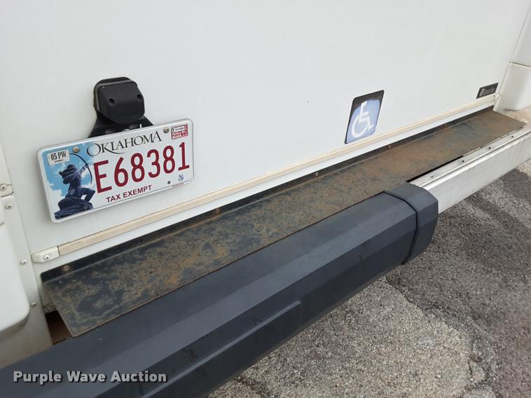 image for item DA6016 2012 Ford E350 Super Duty shuttle bus