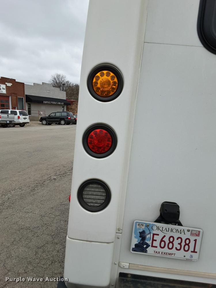 image for item DA6016 2012 Ford E350 Super Duty shuttle bus