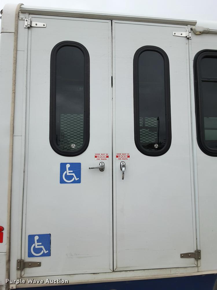 image for item DA6016 2012 Ford E350 Super Duty shuttle bus