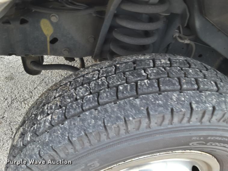 image for item DA6016 2012 Ford E350 Super Duty shuttle bus