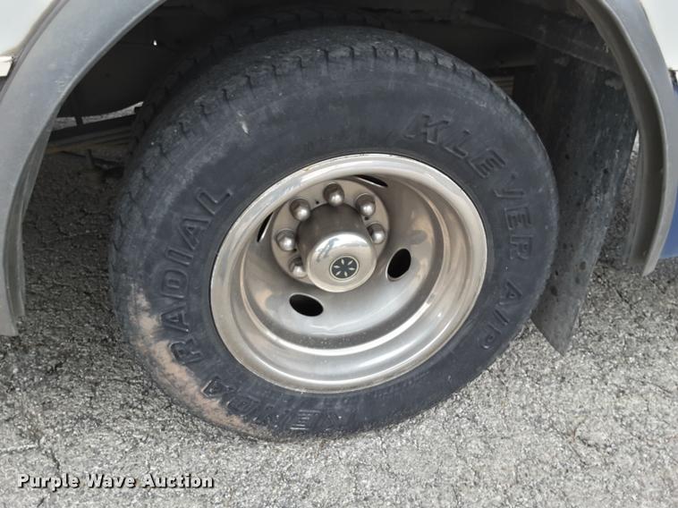 image for item DA6016 2012 Ford E350 Super Duty shuttle bus