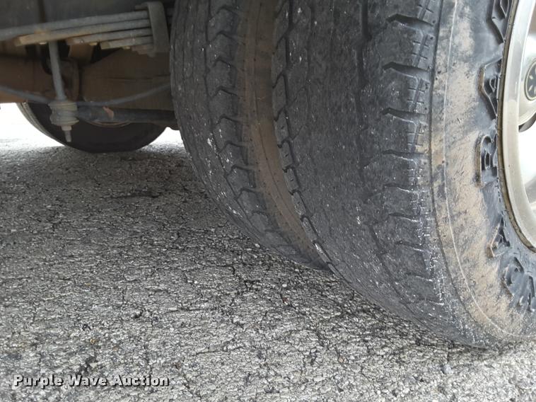 image for item DA6016 2012 Ford E350 Super Duty shuttle bus