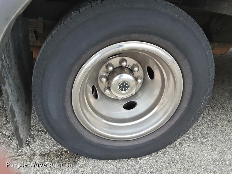 image for item DA6016 2012 Ford E350 Super Duty shuttle bus