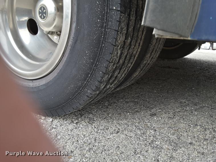 image for item DA6016 2012 Ford E350 Super Duty shuttle bus