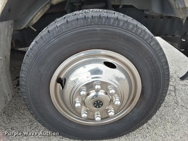 image for item DA6016 2012 Ford E350 Super Duty shuttle bus