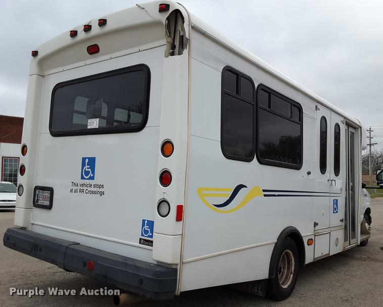 image for item DA6017 2007 Ford Econoline E450 shuttle bus