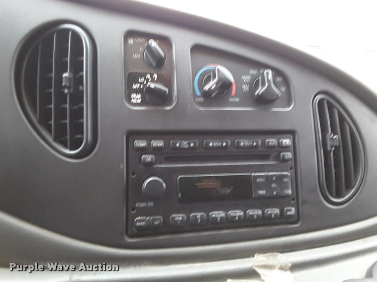 image for item DA6017 2007 Ford Econoline E450 shuttle bus