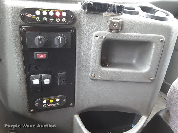 image for item DA6017 2007 Ford Econoline E450 shuttle bus