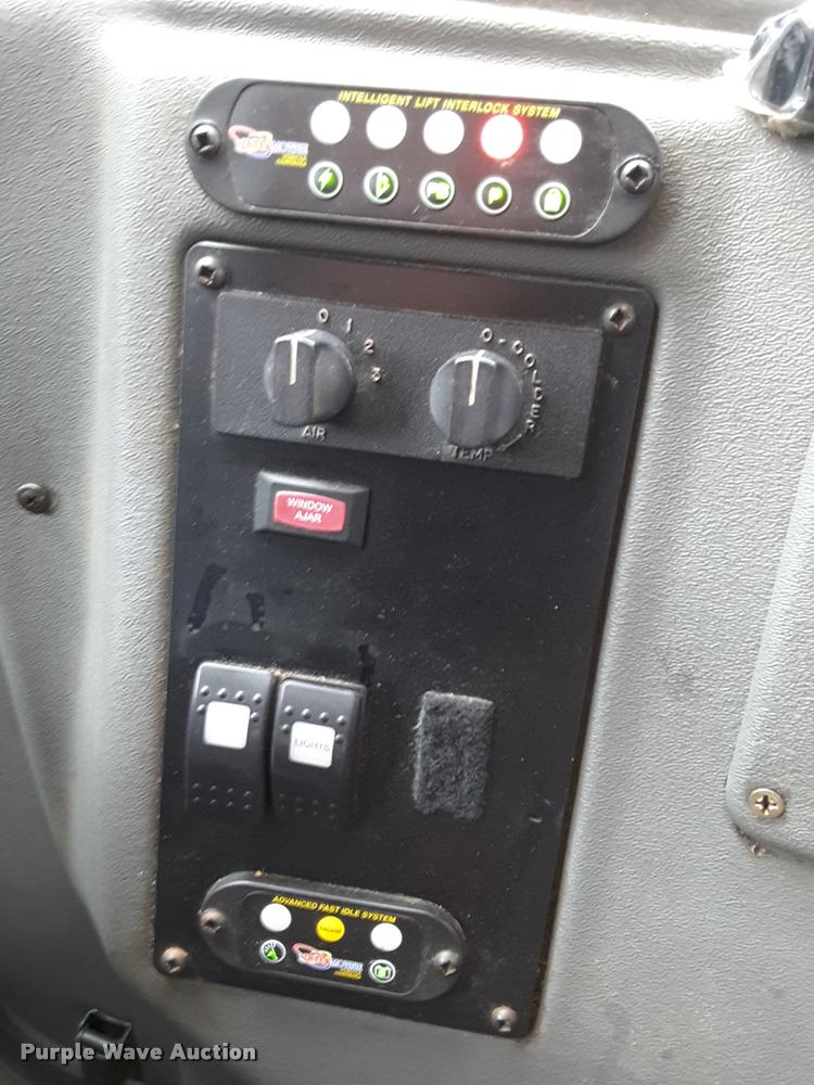 image for item DA6017 2007 Ford Econoline E450 shuttle bus