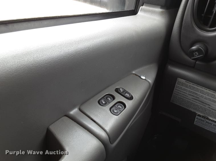 image for item DA6017 2007 Ford Econoline E450 shuttle bus