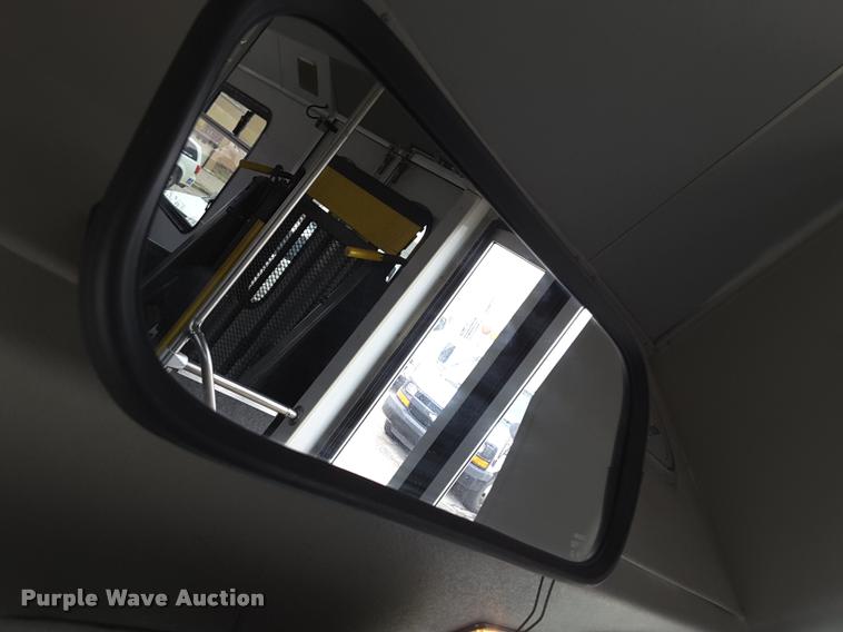 image for item DA6017 2007 Ford Econoline E450 shuttle bus