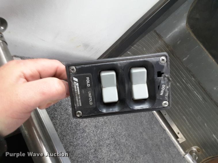 image for item DA6017 2007 Ford Econoline E450 shuttle bus