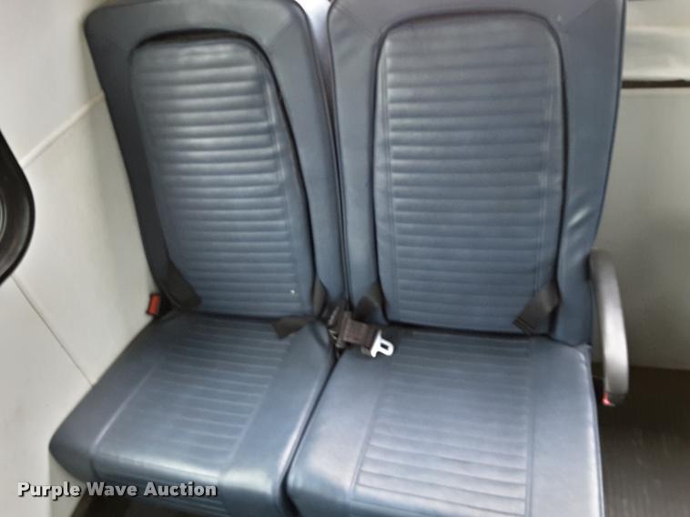 image for item DA6017 2007 Ford Econoline E450 shuttle bus