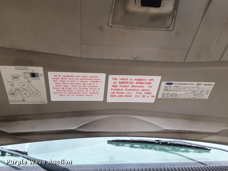 image for item DA6017 2007 Ford Econoline E450 shuttle bus