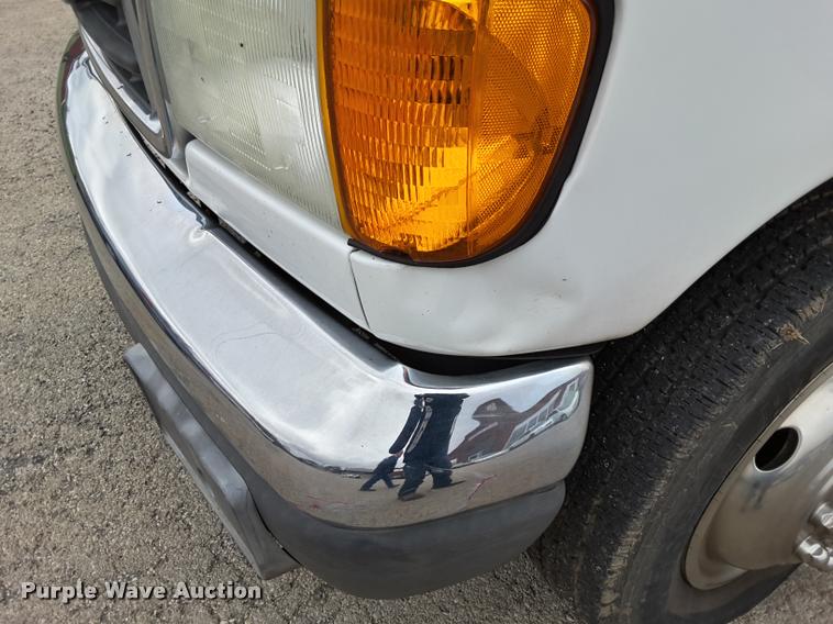 image for item DA6017 2007 Ford Econoline E450 shuttle bus