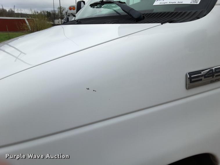 image for item DA6017 2007 Ford Econoline E450 shuttle bus