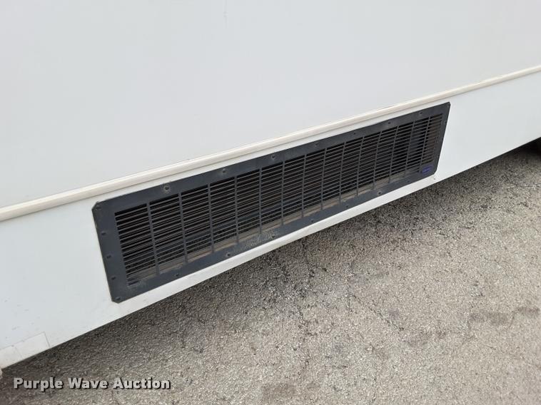 image for item DA6017 2007 Ford Econoline E450 shuttle bus