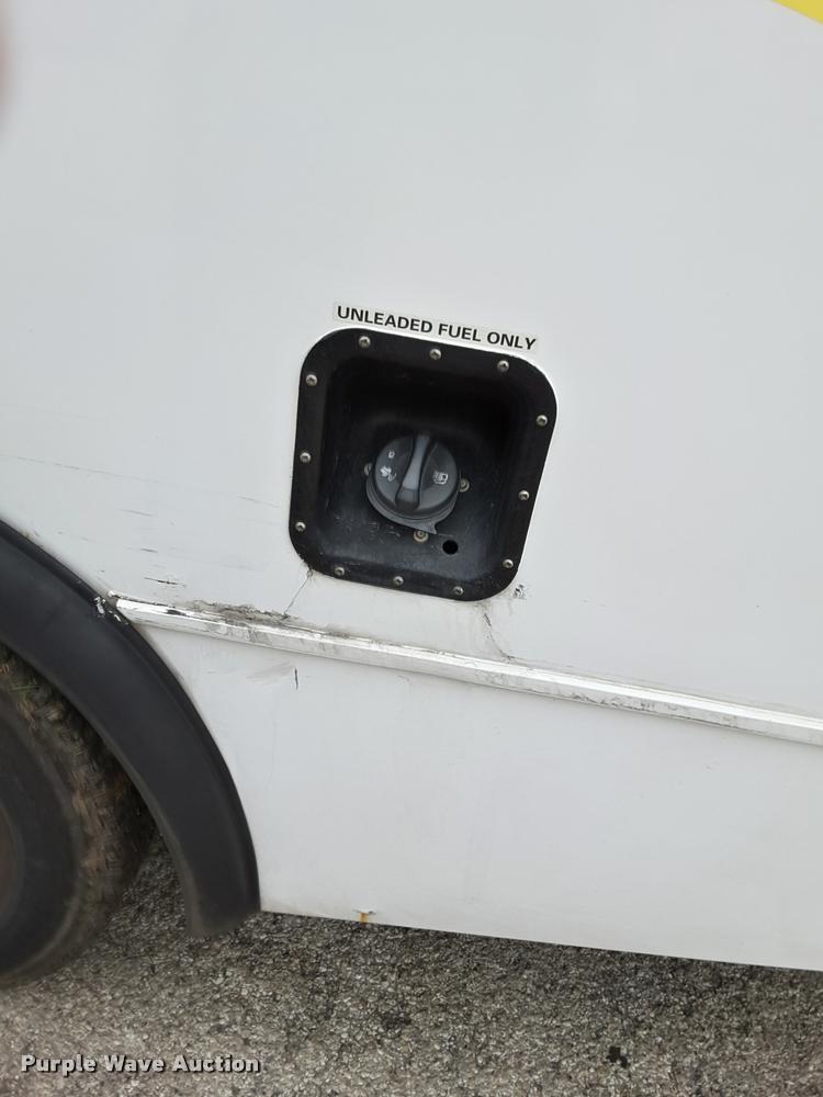 image for item DA6017 2007 Ford Econoline E450 shuttle bus