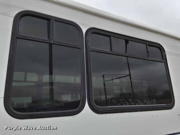 image for item DA6017 2007 Ford Econoline E450 shuttle bus