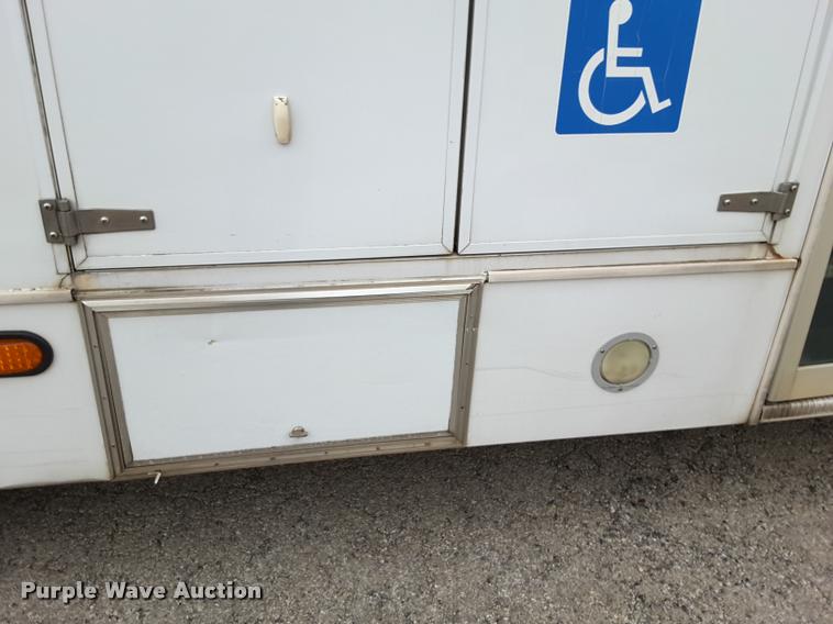 image for item DA6017 2007 Ford Econoline E450 shuttle bus