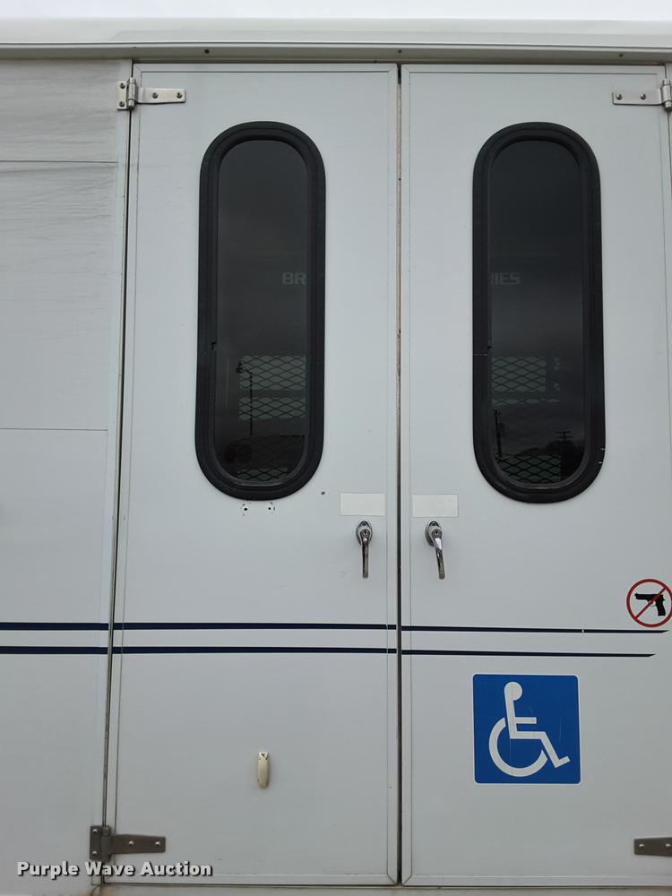 image for item DA6017 2007 Ford Econoline E450 shuttle bus