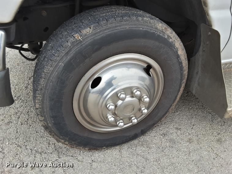 image for item DA6017 2007 Ford Econoline E450 shuttle bus