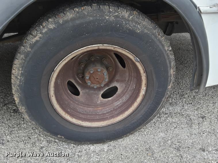 image for item DA6017 2007 Ford Econoline E450 shuttle bus