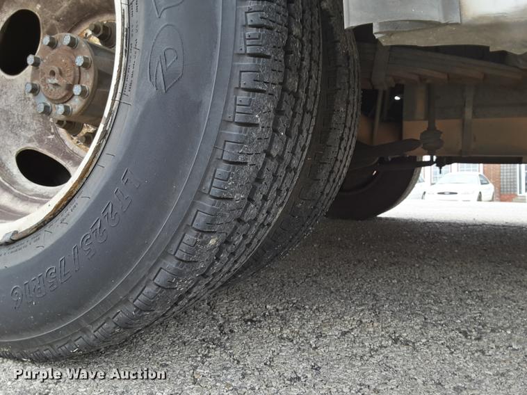 image for item DA6017 2007 Ford Econoline E450 shuttle bus