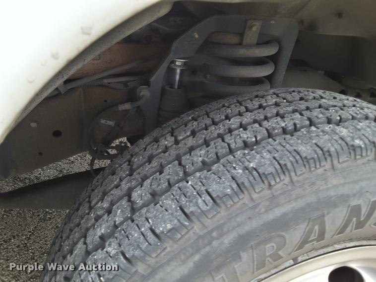 image for item DA6017 2007 Ford Econoline E450 shuttle bus