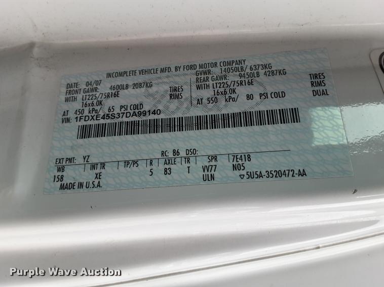 image for item DA6017 2007 Ford Econoline E450 shuttle bus