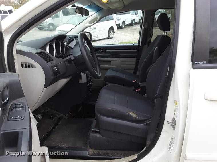 image for item DA6019 2010 Dodge Grand Caravan van