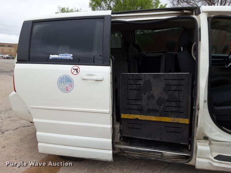 image for item DA6019 2010 Dodge Grand Caravan van