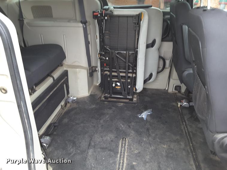 image for item DA6019 2010 Dodge Grand Caravan van