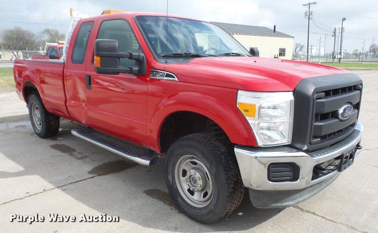 image for item DA8011 2011 Ford F250 Super Duty SuperCab pickup truck