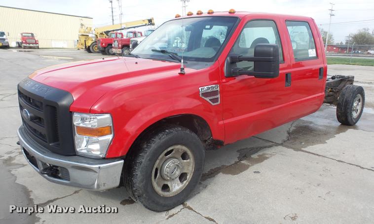 image for item DA8012 2008 Ford F350 Super Duty Crew Cab pickup truck cab and chassis